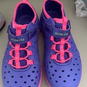 Little Girl’s size 12 stride rite Made 2 Play